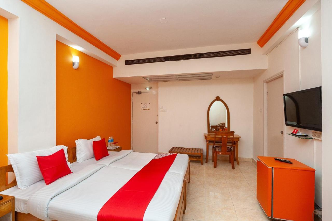 Hotel Manhattan Chennai Ngoại thất bức ảnh