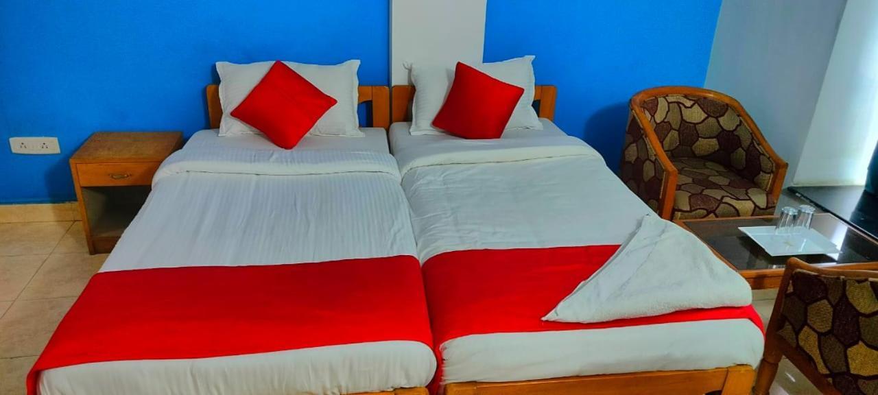 Hotel Manhattan Chennai Ngoại thất bức ảnh