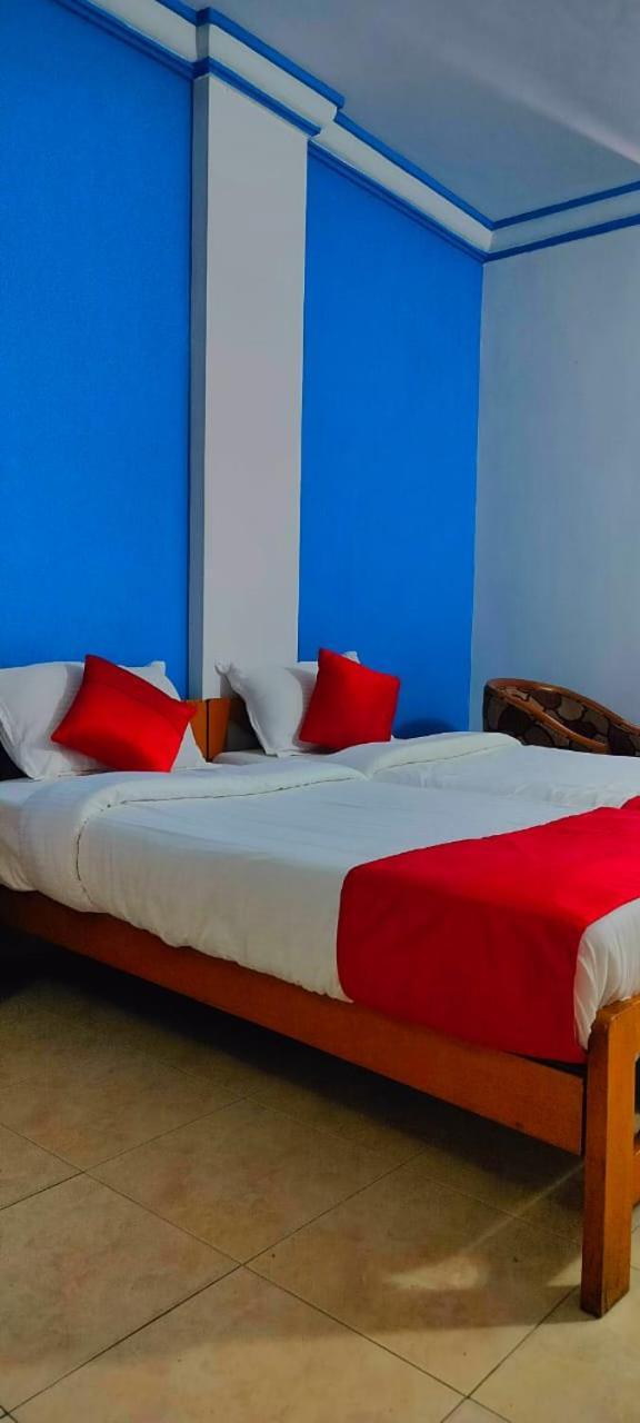 Hotel Manhattan Chennai Ngoại thất bức ảnh