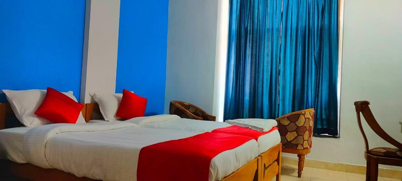 Hotel Manhattan Chennai Ngoại thất bức ảnh