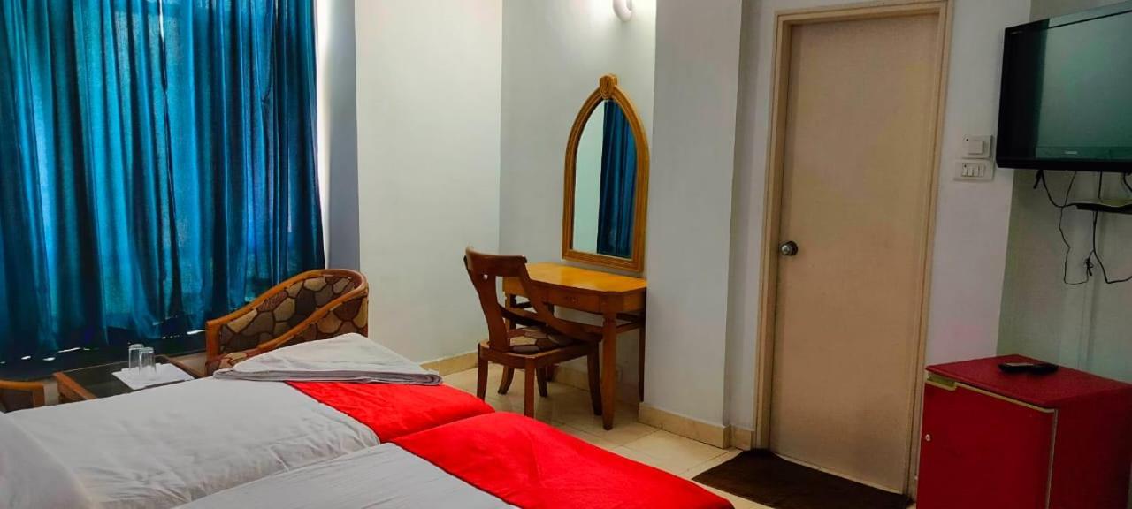 Hotel Manhattan Chennai Ngoại thất bức ảnh