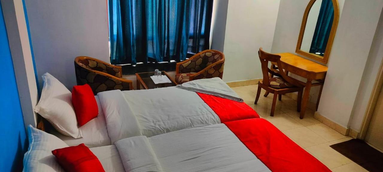 Hotel Manhattan Chennai Ngoại thất bức ảnh