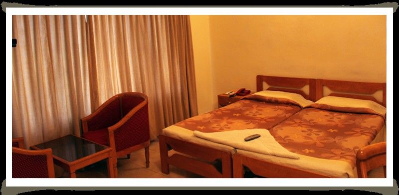 Hotel Manhattan Chennai Ngoại thất bức ảnh